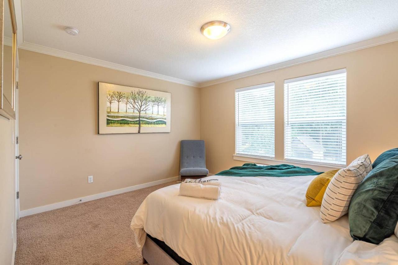 Modern Home, Four Bedrooms, King Beds Tigard Exterior foto